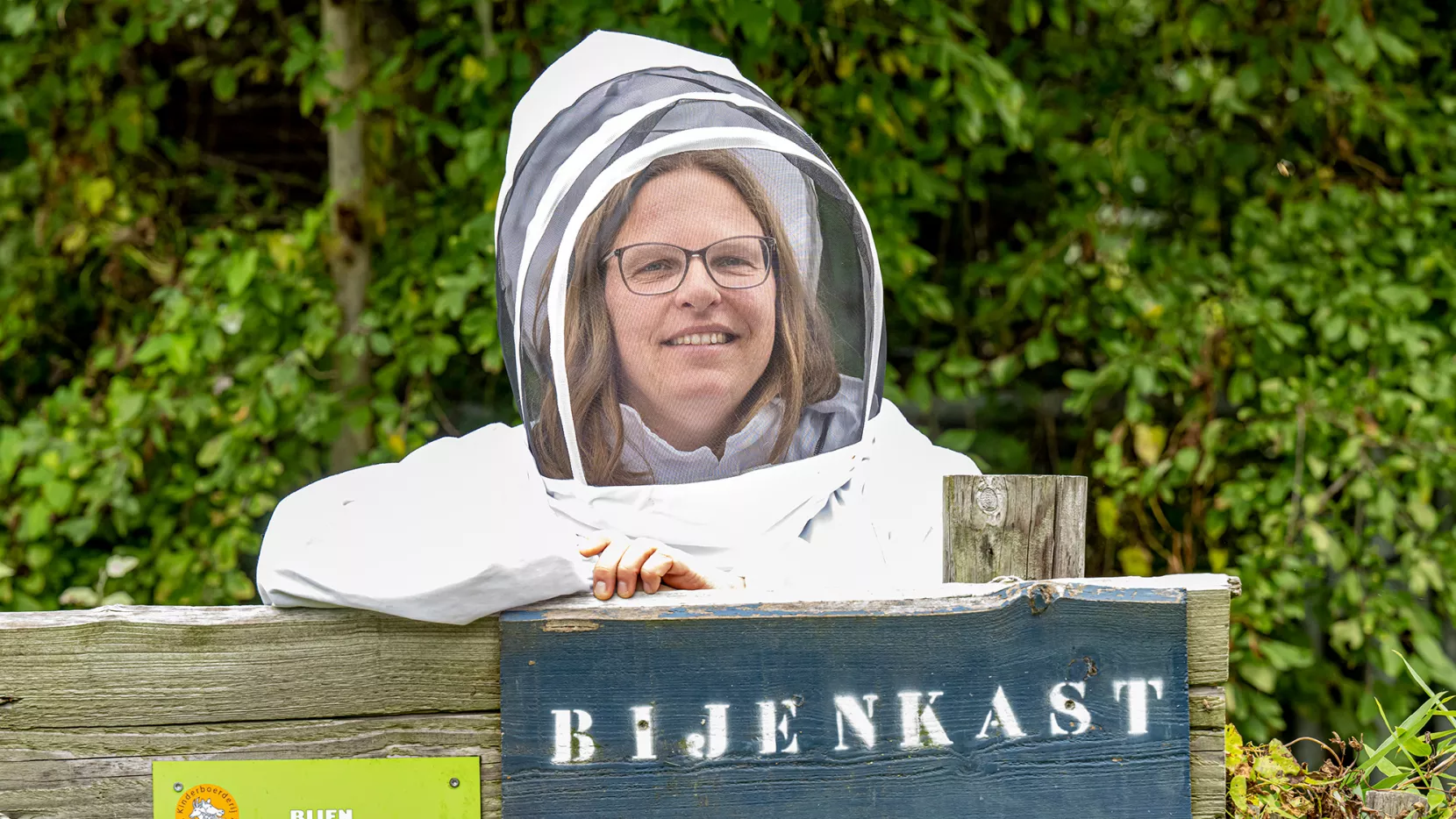 Foto van imker Marjolein de Jong: ‘Ik ontwierp zelf mijn re-integratieplan’