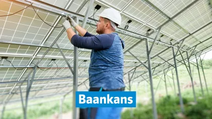 Man aan het werk in klimaatbaan