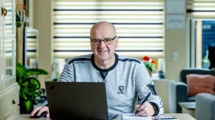 Portret van Rob van der Tuuk, over werken naast de WW