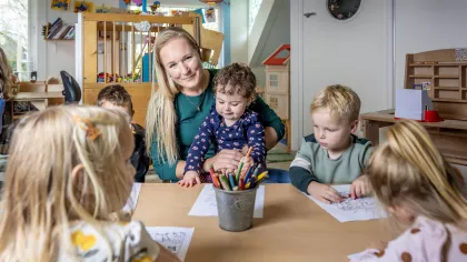 Foto van Samantha aan het werk bij Sinne kinderopvang