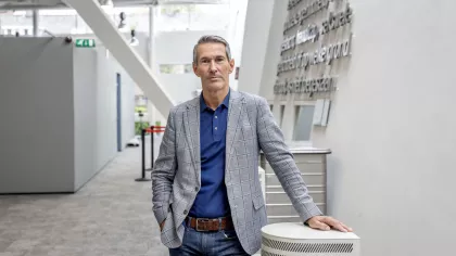 Foto van Werkgever Kees in het gemeentehuis van Alphen aan de Rijn