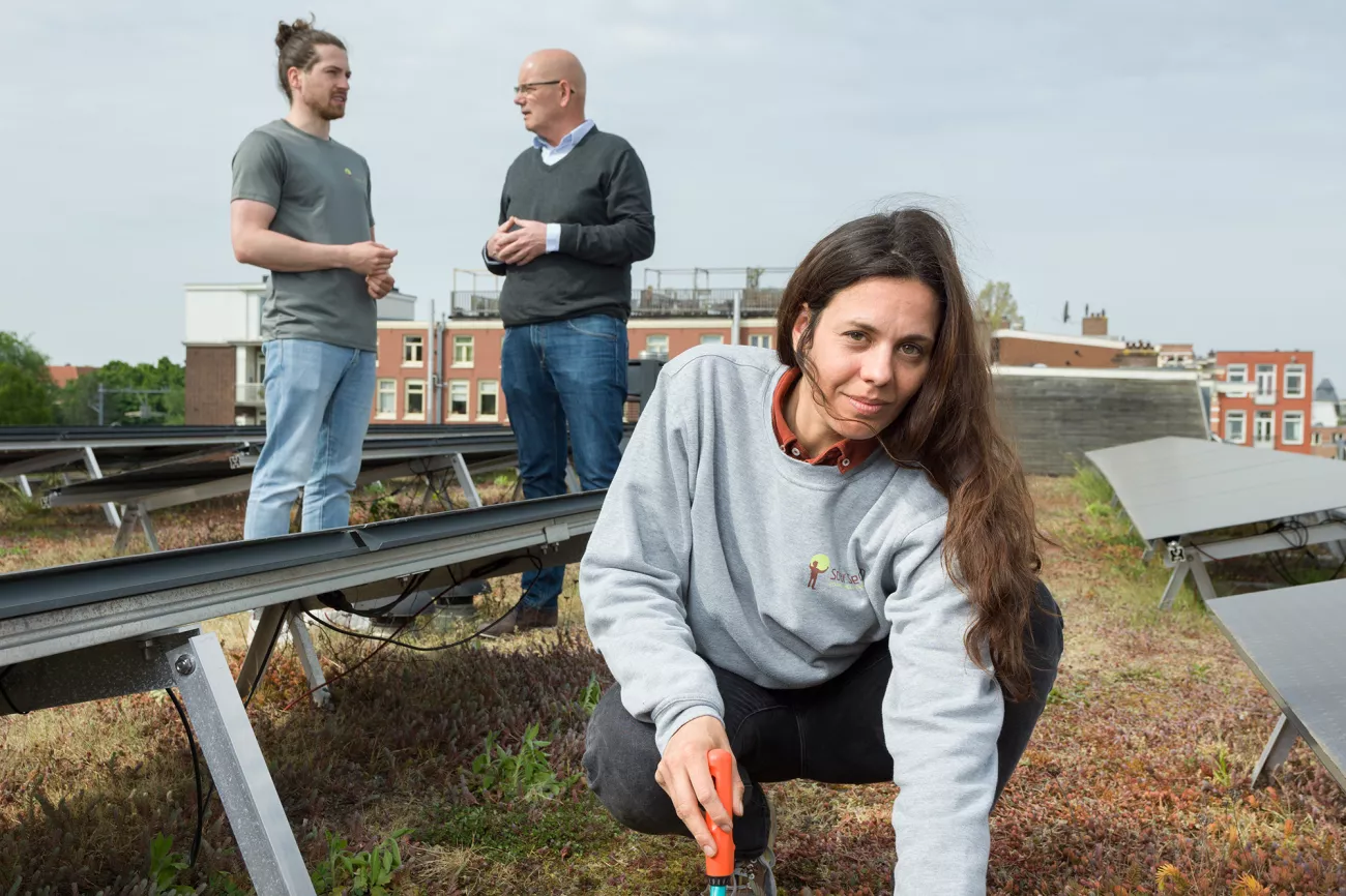 Foto van Laila, zij leerde groene daken leggen