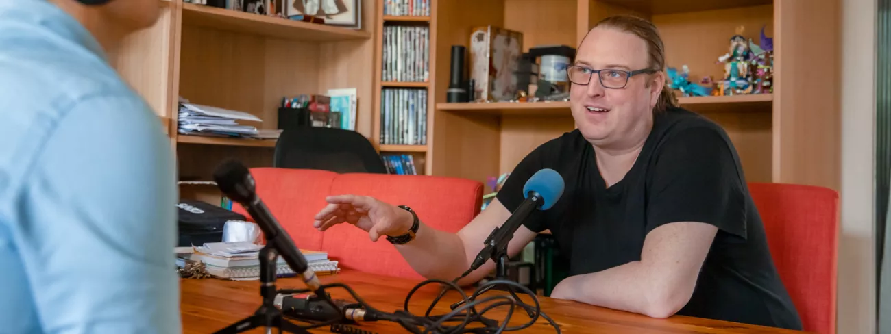 Foto van Johan tijdens de podcastopname