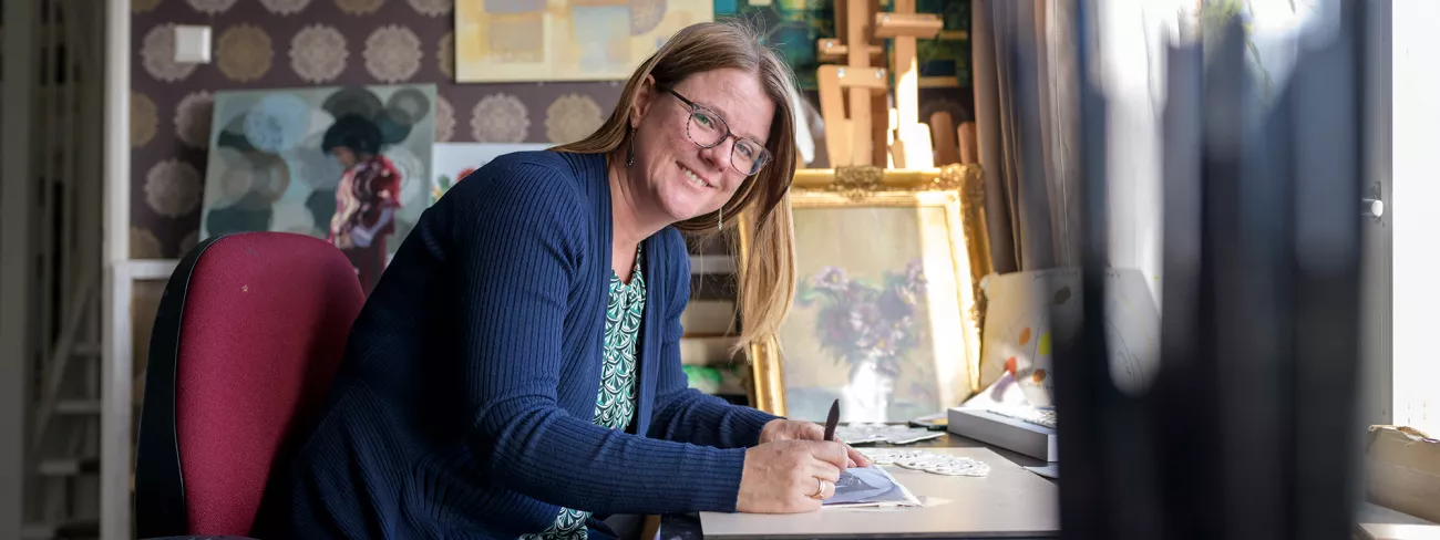 Foto van Stefanie aan het werk