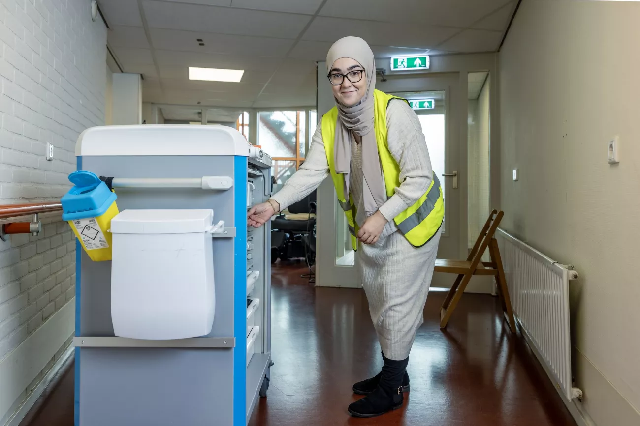 Portret van Nesrine, ze vertelt over haar leerwerktraject in de gehandicaptenzorg