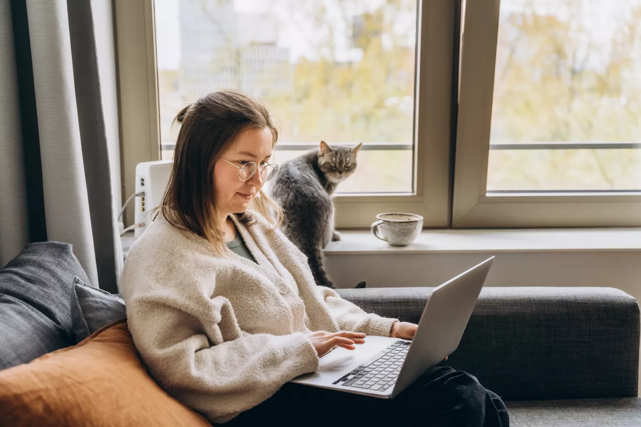 Vrouw in thuissituatie