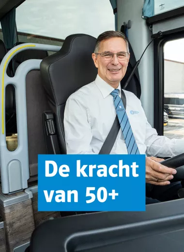 Ruud aan het werk als touringcarchauffeur