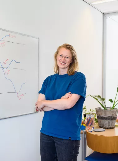 Foto van Lieke Hartmans, aan het werk nadat zij een opleiding tot ervaringsdeskundige heeft gevolgd