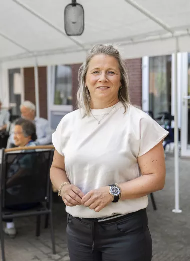 Portret van Romy van Melick, zij vertelt hoe ze zorgmedewerkers vond via een leerwerktraject