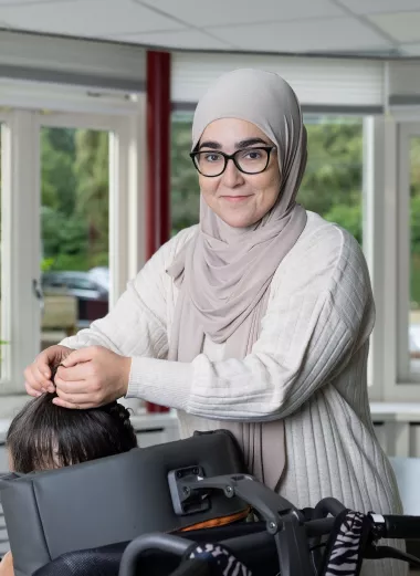 Portret van Nesrine, ze vertelt over haar leerwerktraject in de gehandicaptenzorg