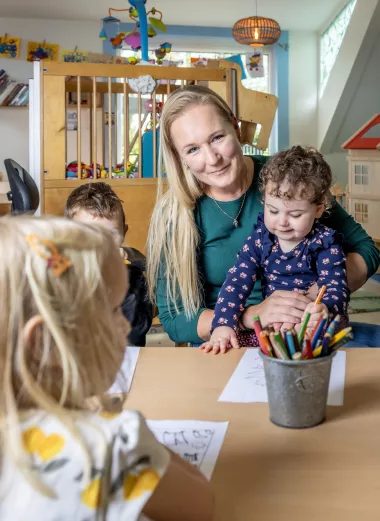 Foto van Samantha aan het werk bij Sinne kinderopvang