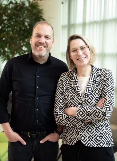 Dubbelportret Willem-Jan van der Klok en Lisette Frelink, adviseurs werkgeversdiensten bij UWV.