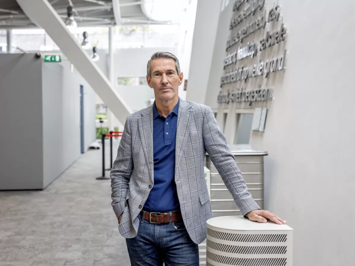 Foto van Werkgever Kees in het gemeentehuis van Alphen aan de Rijn